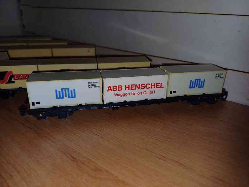 Plošinové vagony s kontejnery.  TT - foto 2