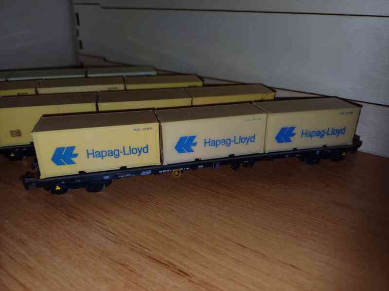 Plošinové vagony s kontejnery.  TT - foto 4