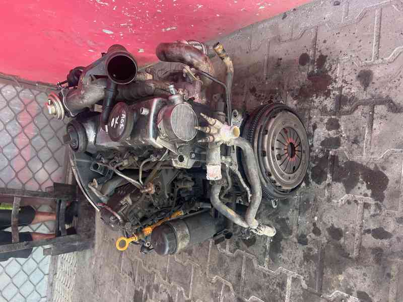Motor 1,9TDI AGR 66KW VW Golf IV kompletní motor - foto 3