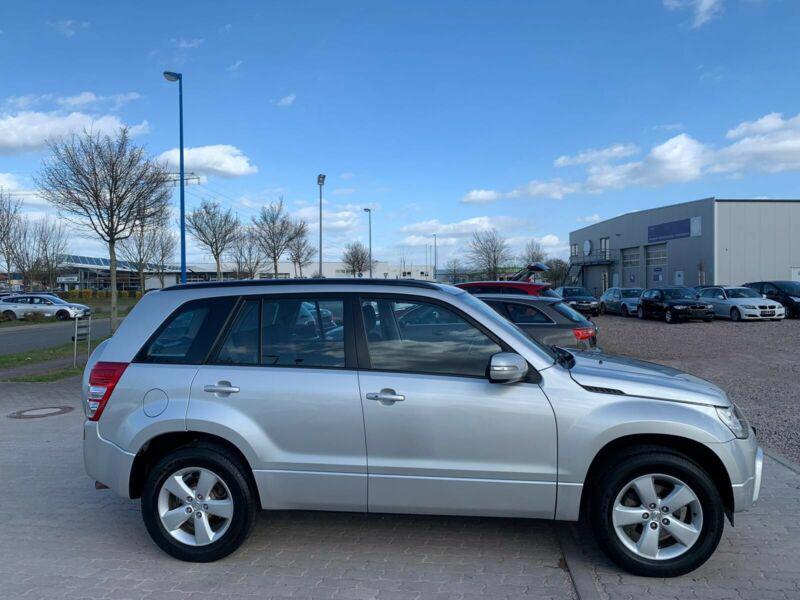 Suzuki Grand Vitara 2.4 Comfort Aut. benzín 124kw - foto 11