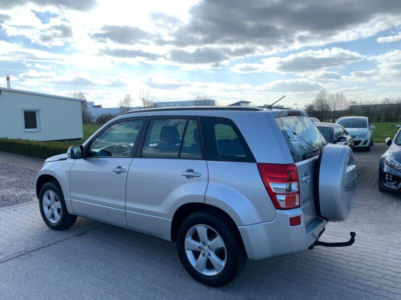Suzuki Grand Vitara 2.4 Comfort Aut. benzín 124kw - foto 2