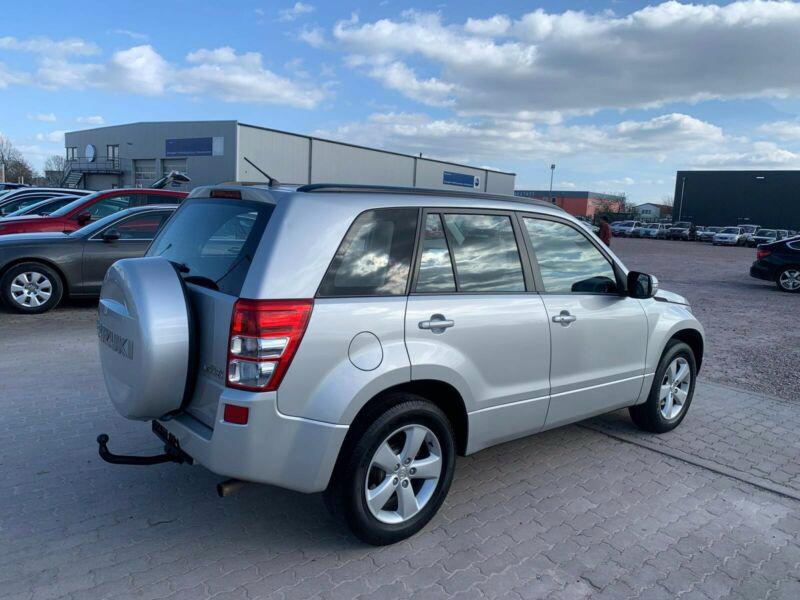 Suzuki Grand Vitara 2.4 Comfort Aut. benzín 124kw - foto 7