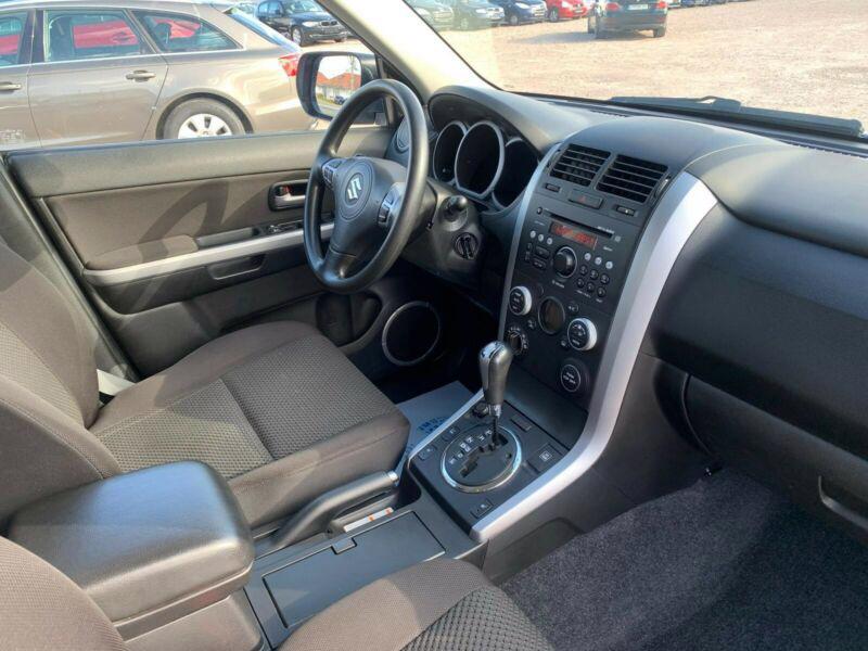 Suzuki Grand Vitara 2.4 Comfort Aut. benzín 124kw - foto 8