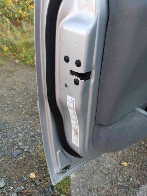 Chrysler Grand Voyager 2,8   limited stown n Go - foto 13