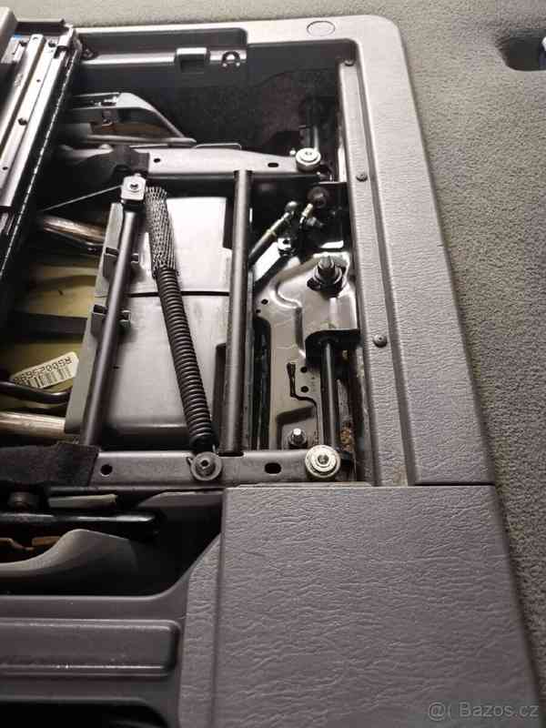 Chrysler Grand Voyager 2,8   limited stown n Go - foto 15