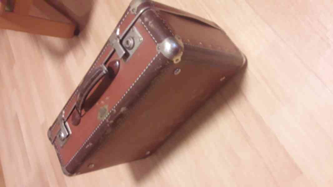 starý kufr - foto 2