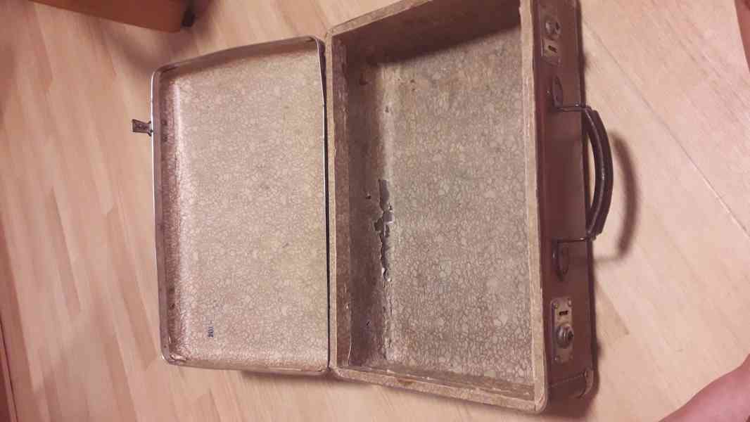 starý kufr - foto 3