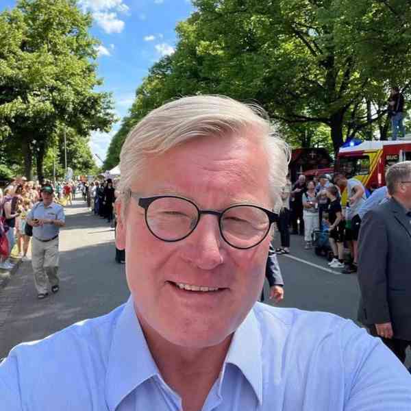 Potřebujeterychlé aspolehlivé financování?Máme provás řešení - foto 2