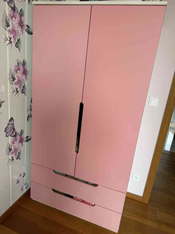 Skříň, komoda, postel, skříňka na hračky, knihovna atd.      - foto 6