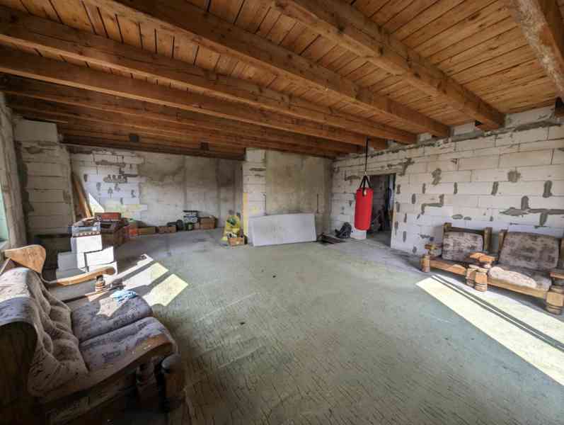 Prodej 1/2 RD se samostatnou BJ 3+1 s garáží, sklepem a 2+kk - foto 24