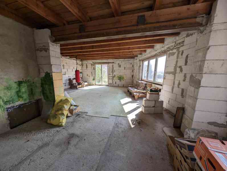 Prodej 1/2 RD se samostatnou BJ 3+1 s garáží, sklepem a 2+kk - foto 25