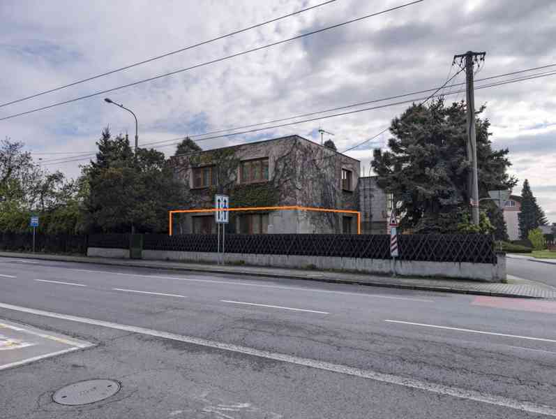 Prodej 1/2 RD se samostatnou BJ 3+1 s garáží, sklepem a 2+kk - foto 2