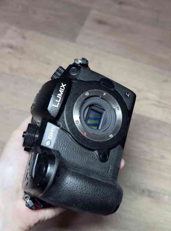 Lumix GH5 VLog + Sigma 18-35mm f/1.8 + SpeedBooster + Gimbal - foto 3