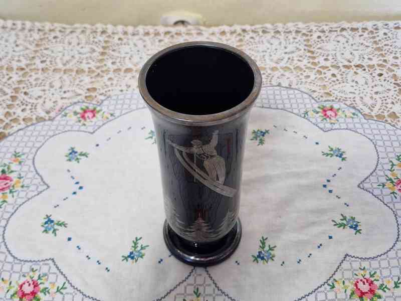 Zajímavá černá Váza Lyžař Skoky na Lyžích Burkert - foto 2