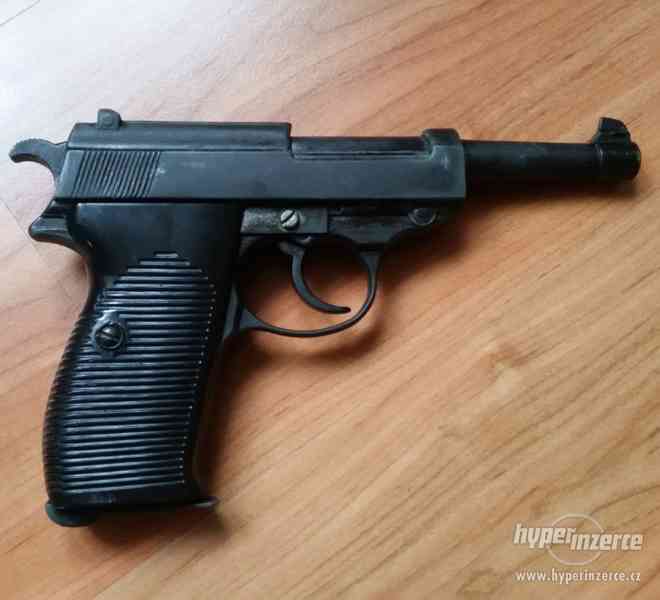 Německá pistole Walther P38 - replika - foto 1