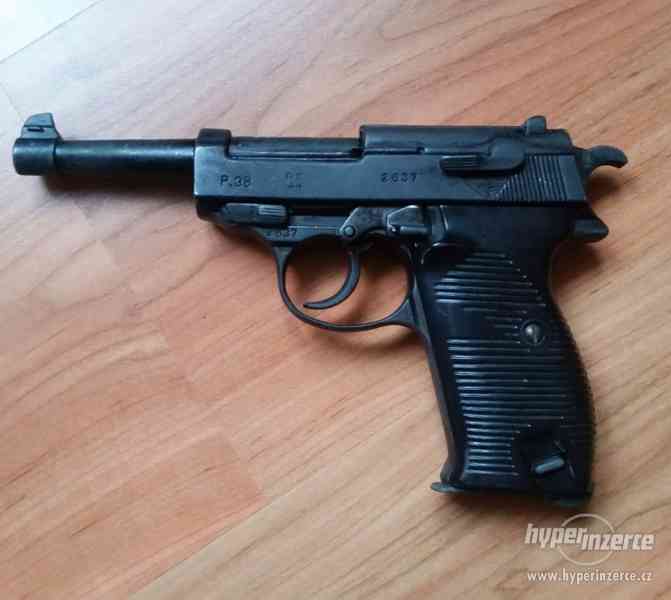Německá pistole Walther P38 - replika - foto 2