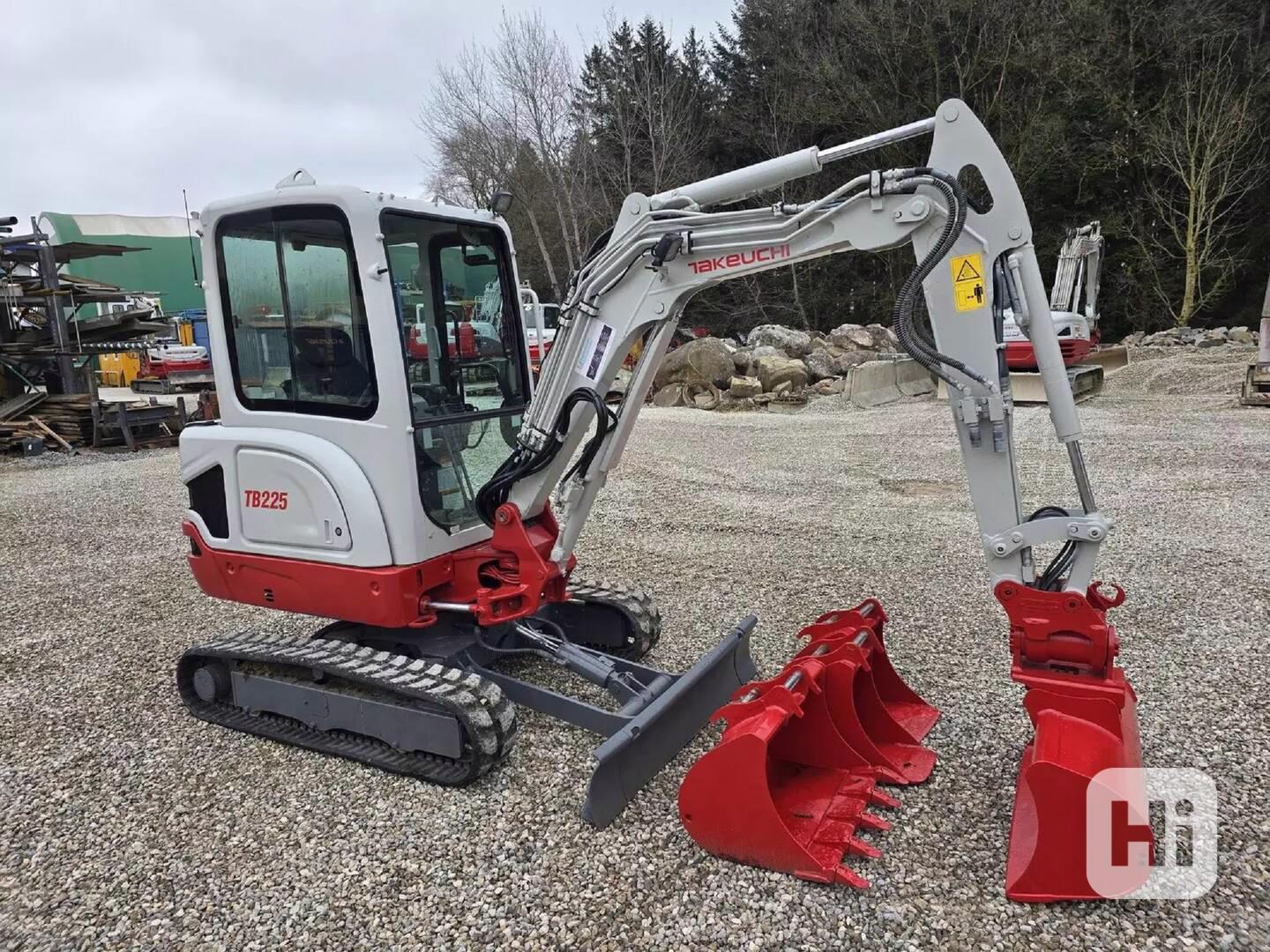 minibager |Takeuchi TB225|17kW,770MTH,2.4t - foto 1
