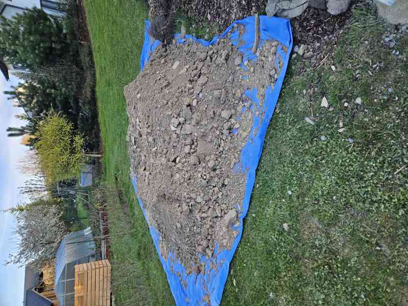 Jilovita zemina s kamenim - foto 3