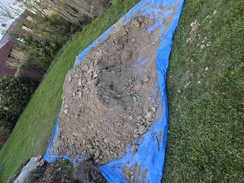 Jilovita zemina s kamenim - foto 2