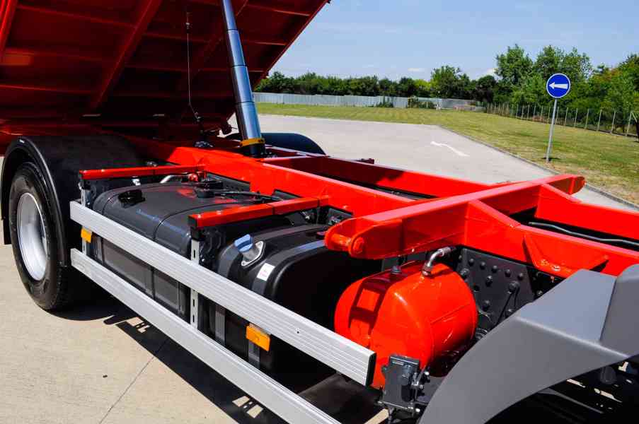MERCEDES BENZ AXOR 1824 TŘÍSTRANNÝ SKLÁPĚČ - VYKLÁPĚČ EURO5 - foto 79