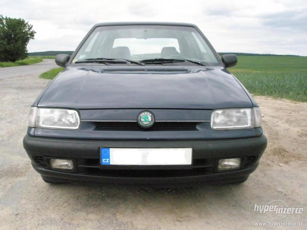Škoda Felicia s dálniční známkou - foto 1