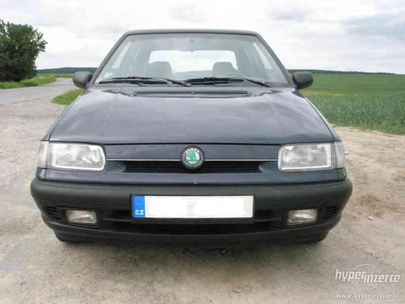 Škoda Felicia s dálniční známkou - foto 1
