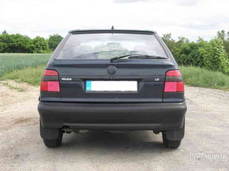 Škoda Felicia s dálniční známkou - foto 3