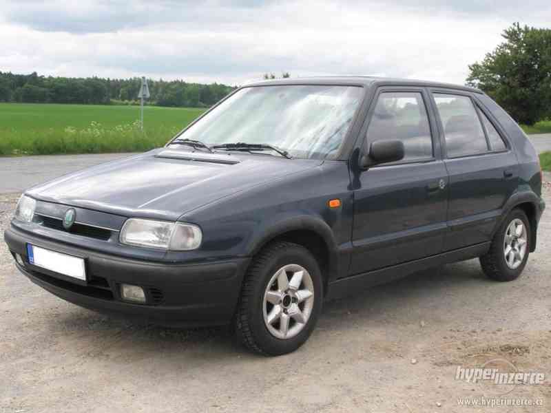 Škoda Felicia s dálniční známkou - foto 4