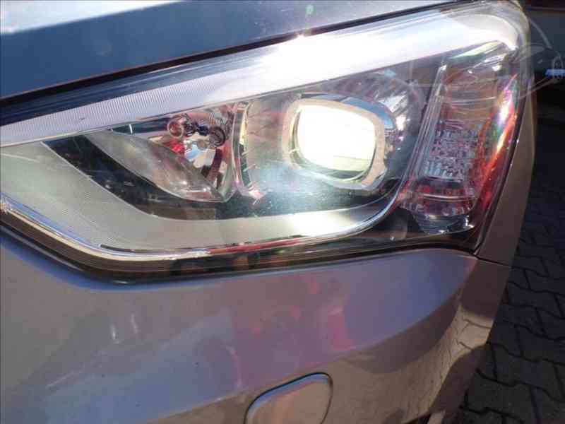 Hyundai Grand Santa Fe 2,2 CRDI 7 MÍST,TAŽNÉ ZAŘÍZENÍ - foto 18