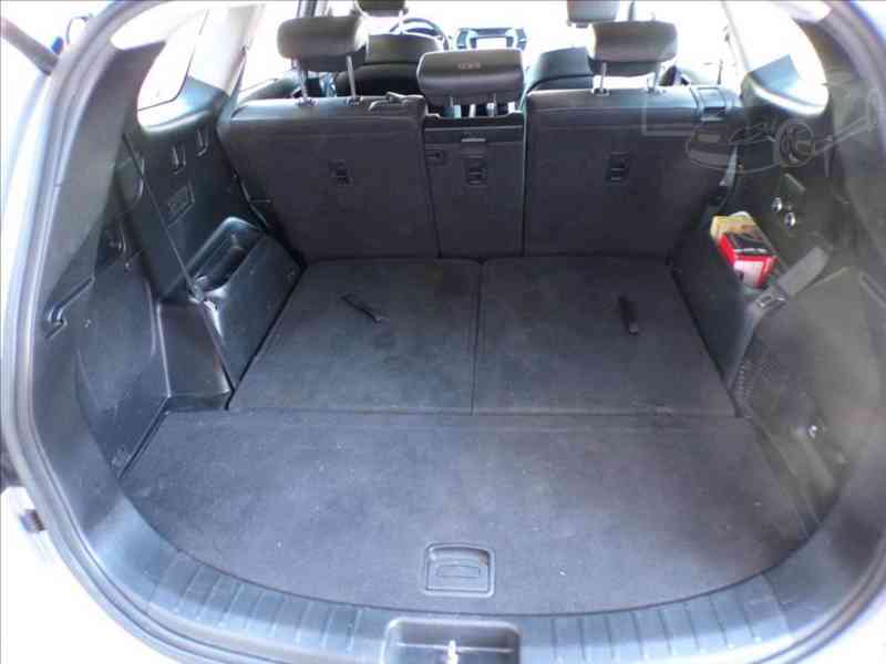 Hyundai Grand Santa Fe 2,2 CRDI 7 MÍST,TAŽNÉ ZAŘÍZENÍ - foto 12
