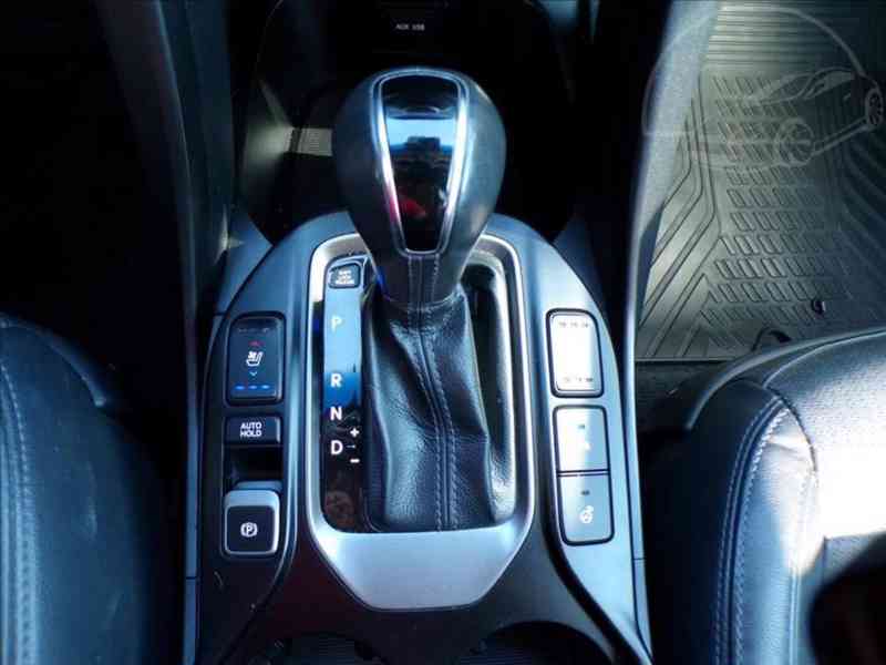 Hyundai Grand Santa Fe 2,2 CRDI 7 MÍST,TAŽNÉ ZAŘÍZENÍ - foto 8