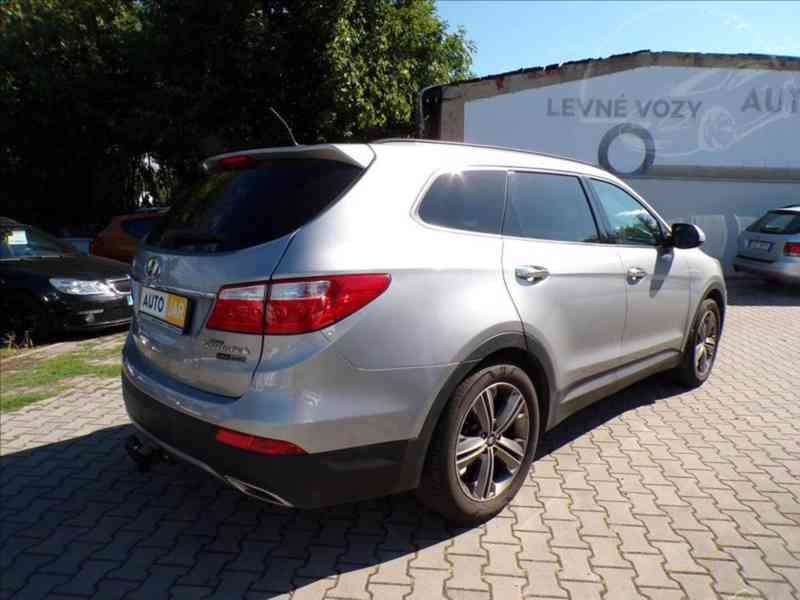 Hyundai Grand Santa Fe 2,2 CRDI 7 MÍST,TAŽNÉ ZAŘÍZENÍ - foto 4