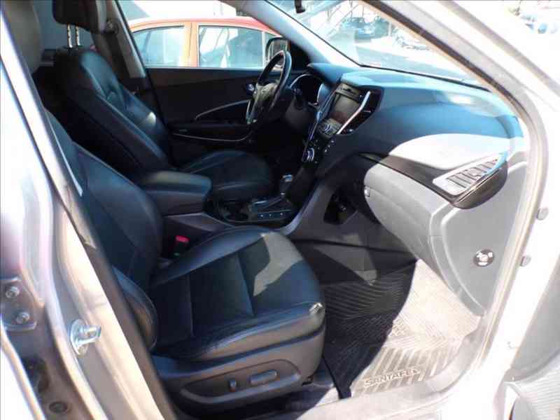 Hyundai Grand Santa Fe 2,2 CRDI 7 MÍST,TAŽNÉ ZAŘÍZENÍ - foto 16