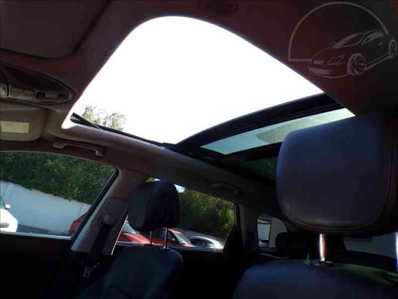 Hyundai Grand Santa Fe 2,2 CRDI 7 MÍST,TAŽNÉ ZAŘÍZENÍ - foto 9