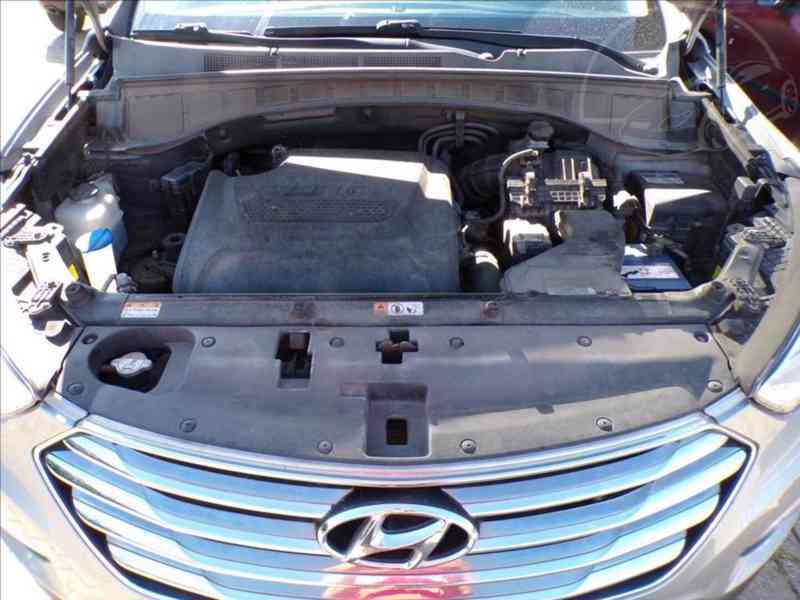 Hyundai Grand Santa Fe 2,2 CRDI 7 MÍST,TAŽNÉ ZAŘÍZENÍ - foto 17