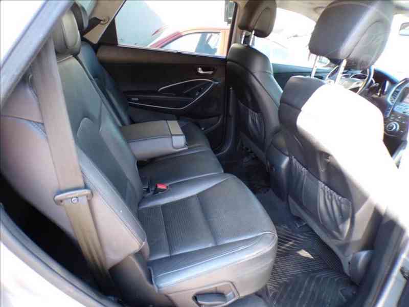 Hyundai Grand Santa Fe 2,2 CRDI 7 MÍST,TAŽNÉ ZAŘÍZENÍ - foto 15