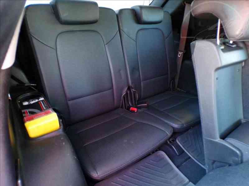 Hyundai Grand Santa Fe 2,2 CRDI 7 MÍST,TAŽNÉ ZAŘÍZENÍ - foto 14