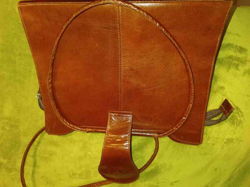 Prodám DÁMSKOU KOŽENOU HNĚDOU KABELKU - foto 5
