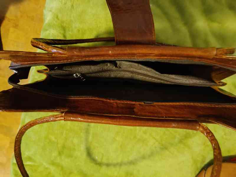 Prodám DÁMSKOU KOŽENOU HNĚDOU KABELKU - foto 3