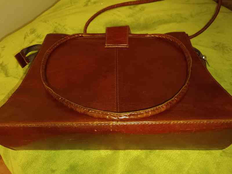 Prodám DÁMSKOU KOŽENOU HNĚDOU KABELKU - foto 6