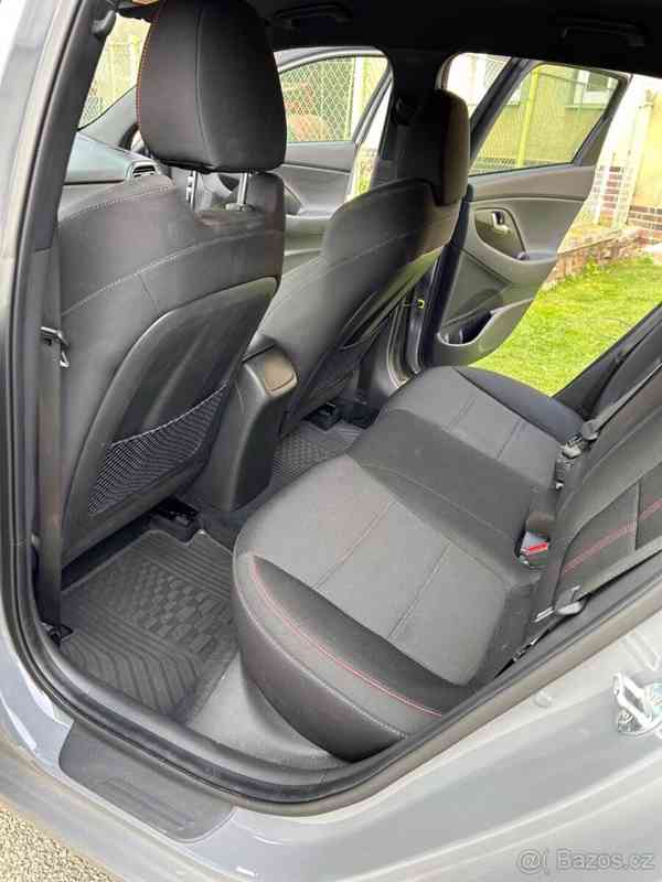 Hyundai i30 1,5 - foto 12