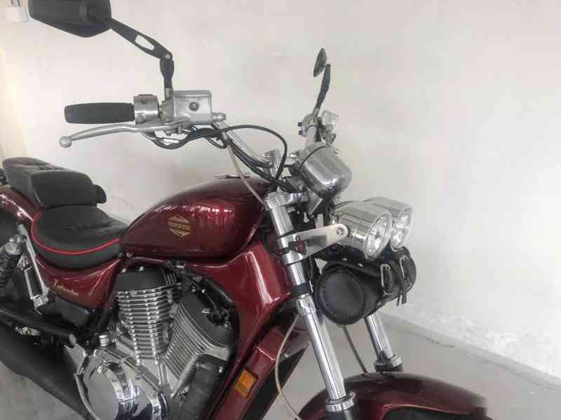 Suzuki VS 750 Intruder - foto 15