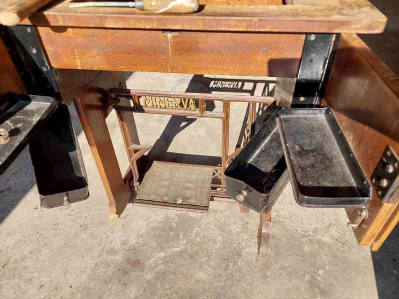 Šlapací šicí stroj Minerva - 4 zásuvky, retro Československo - foto 1