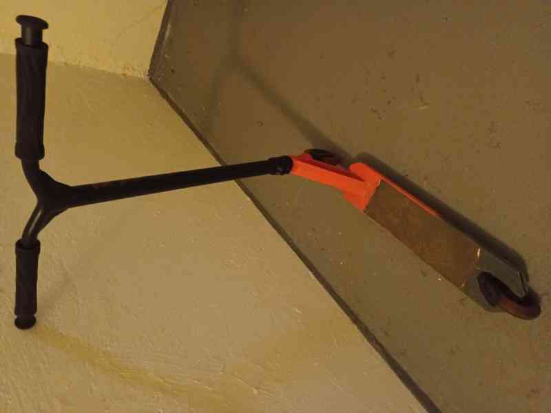 dětská freestylová oranžová koloběžka MF520 Burning - foto 3