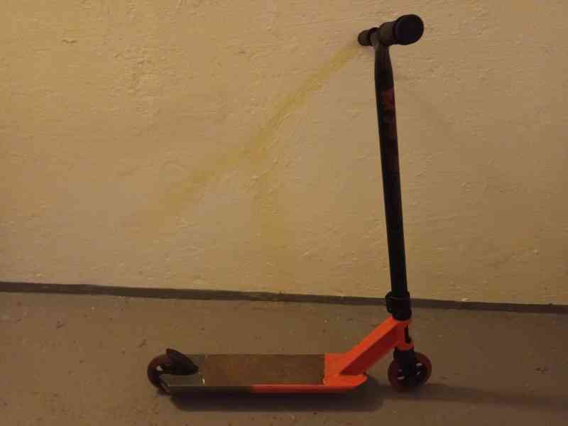 dětská freestylová oranžová koloběžka MF520 Burning - foto 2