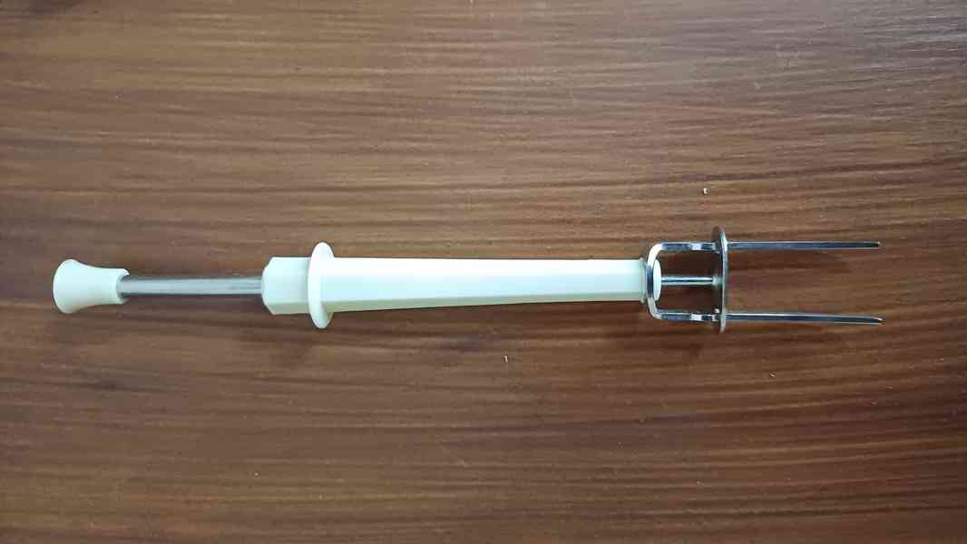 Retro mechanická vidlička na maso MEGA - foto 2