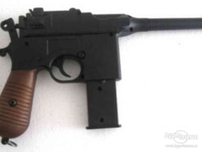 Manuální  airsoft celokovova pistole je replikou  1:1  Mause - foto 2