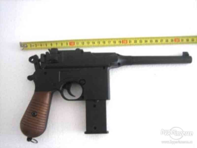 Manuální  airsoft celokovova pistole je replikou  1:1  Mause - foto 3