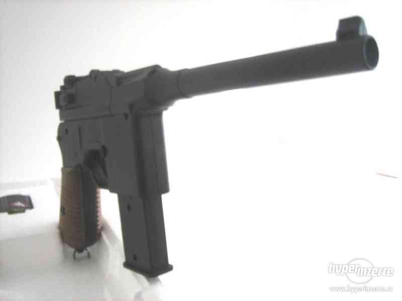 Manuální  airsoft celokovova pistole je replikou  1:1  Mause - foto 5
