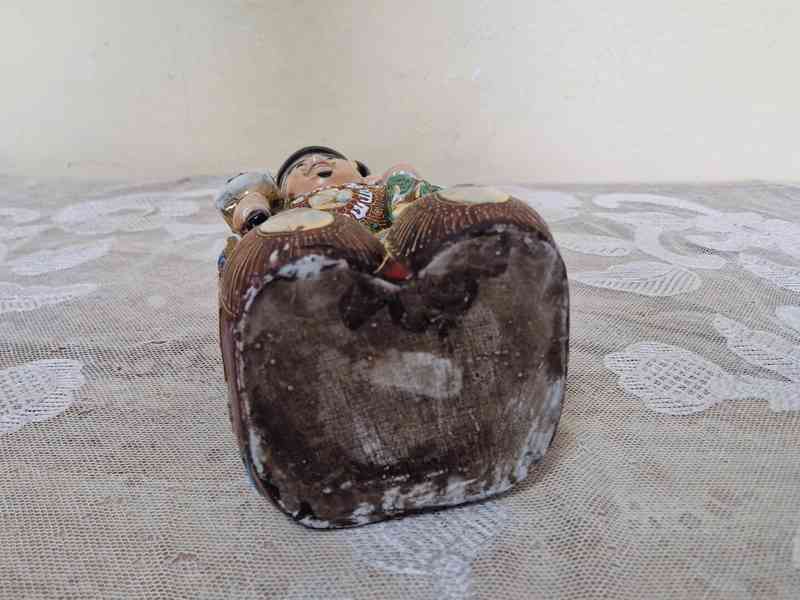 Luxusní Japonská bohatě zdobená soška Bůh Bůžek Satsuma  - foto 8